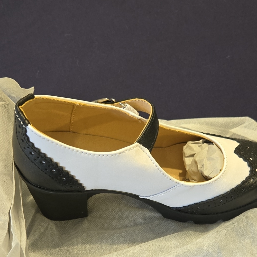 Elegant Black and White Women's Heels - Picture 2 of 8